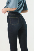 Jean jegging tiro súper alto azul con costuras visibles