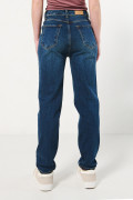 Jean mom azul oscuro con desgastes y súper tiro alto