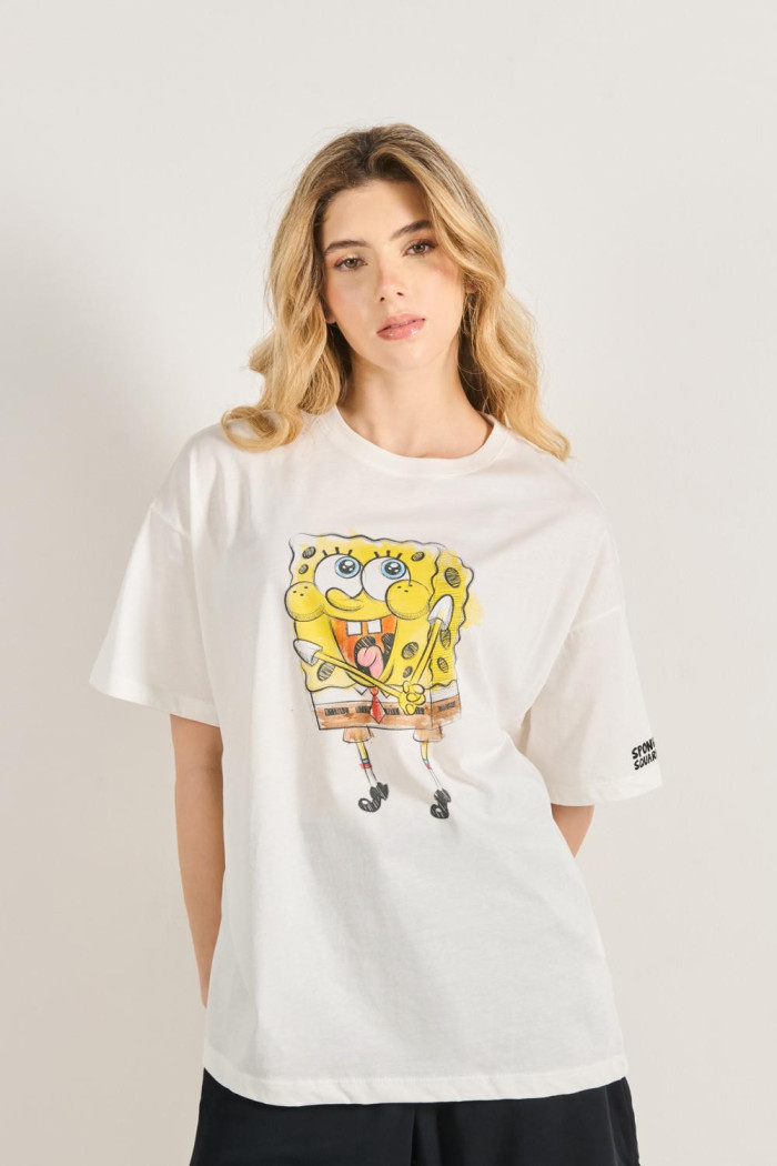 Camiseta oversize crema manga corta con arte de Bob Esponja