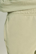 Pantalón jogger unicolor con elástico en bota y bolsillos