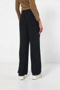 Pantalón palazzo negro tiro alto con bota recta