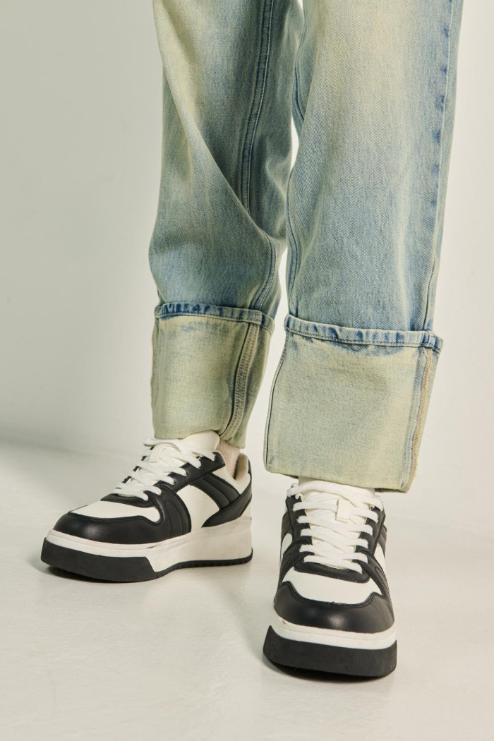 Jean balloon tiro alto azul claro con bota recta con doblez