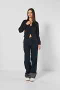 Blusa en satín unicolor con manga larga y cuello camisero