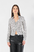 Blusa negra en satín con diseños y manga larga