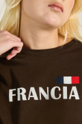 Camiseta crop top café oscura oversize con diseño college