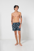 Bermuda playera azul intensa tiro bajo con flores estampadas