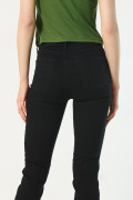 Jean jegging ajustado negro con tiro alto y bolsillos
