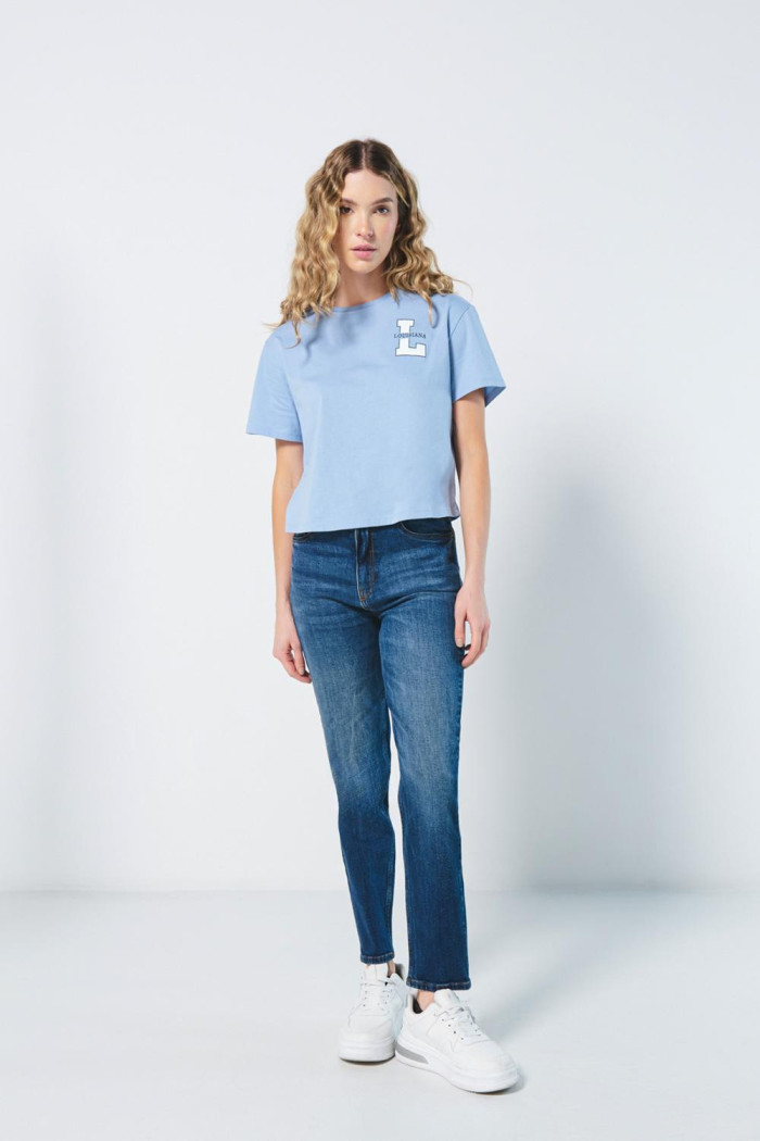 Jean mom bota recta azul oscuro con tiro súper alto