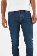 Jean azul oscuro skinny ajustado con tiro bajo