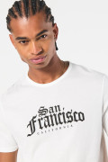 Camiseta manga corta crema con texto college delantero