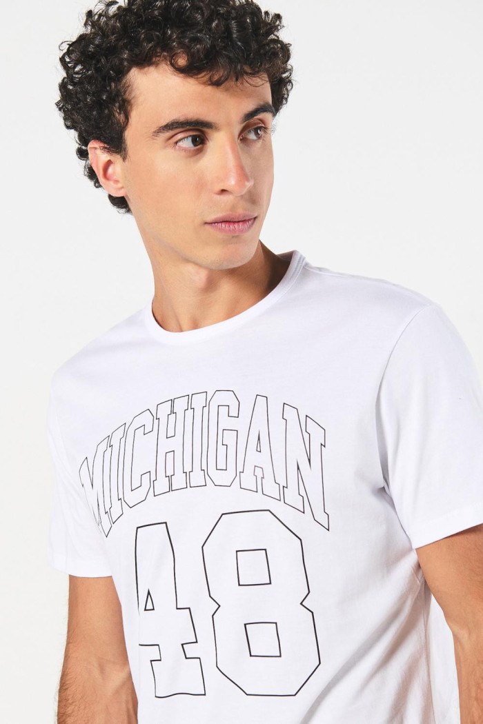 Camiseta college de Michigan crema con manga corta