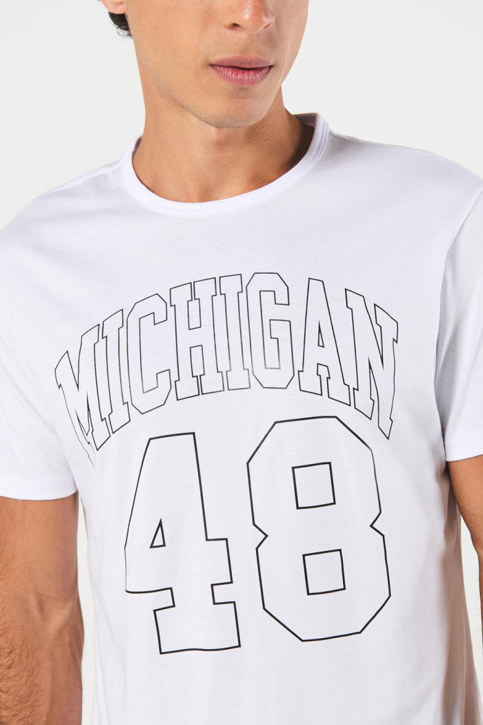 Camiseta college de Michigan crema con manga corta