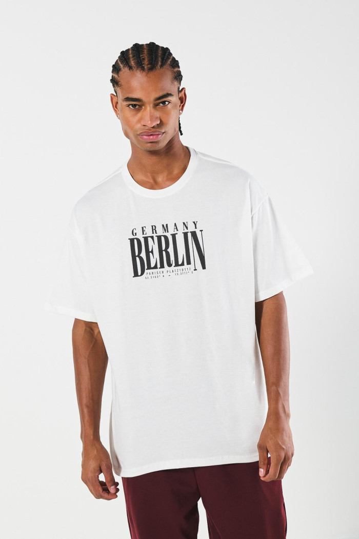 Camiseta college crema clara oversize con manga corta