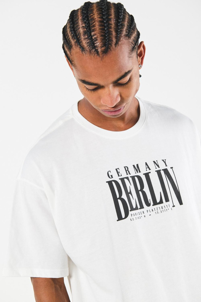 Camiseta college crema clara oversize con manga corta