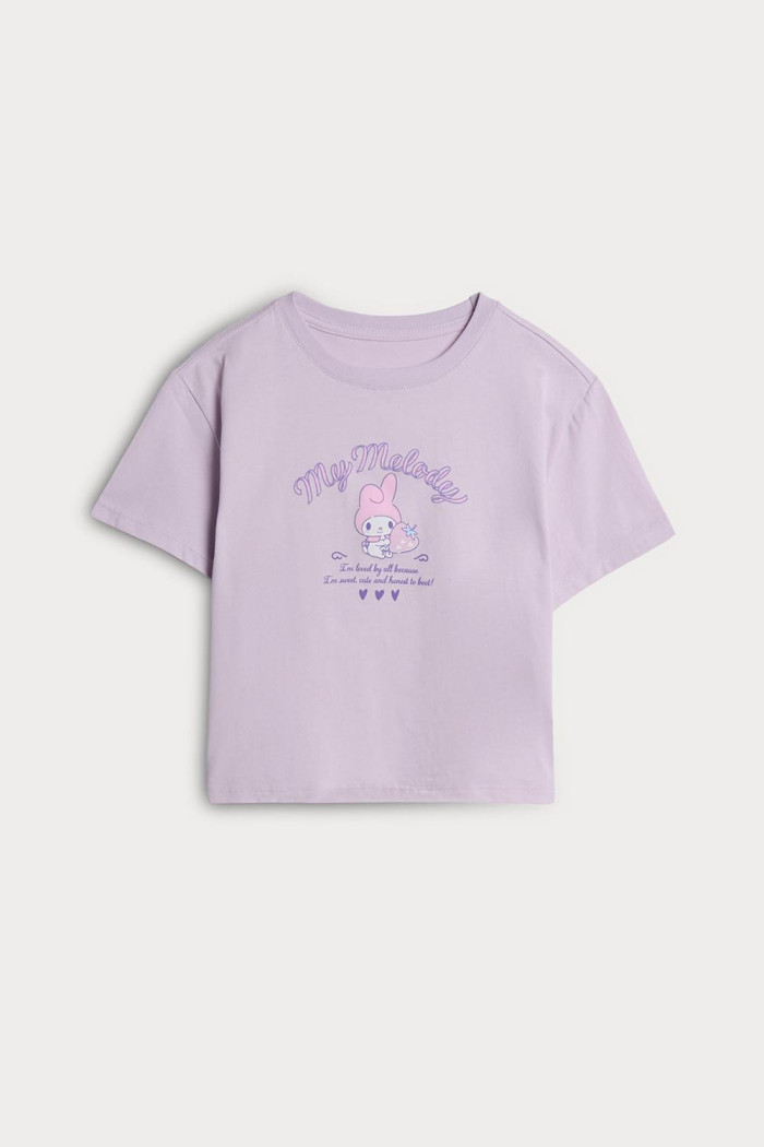 Camiseta lila clara crop top con diseño de Hello Kitty