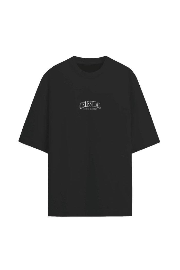 Camiseta oversize manga corta negra con diseño celestial