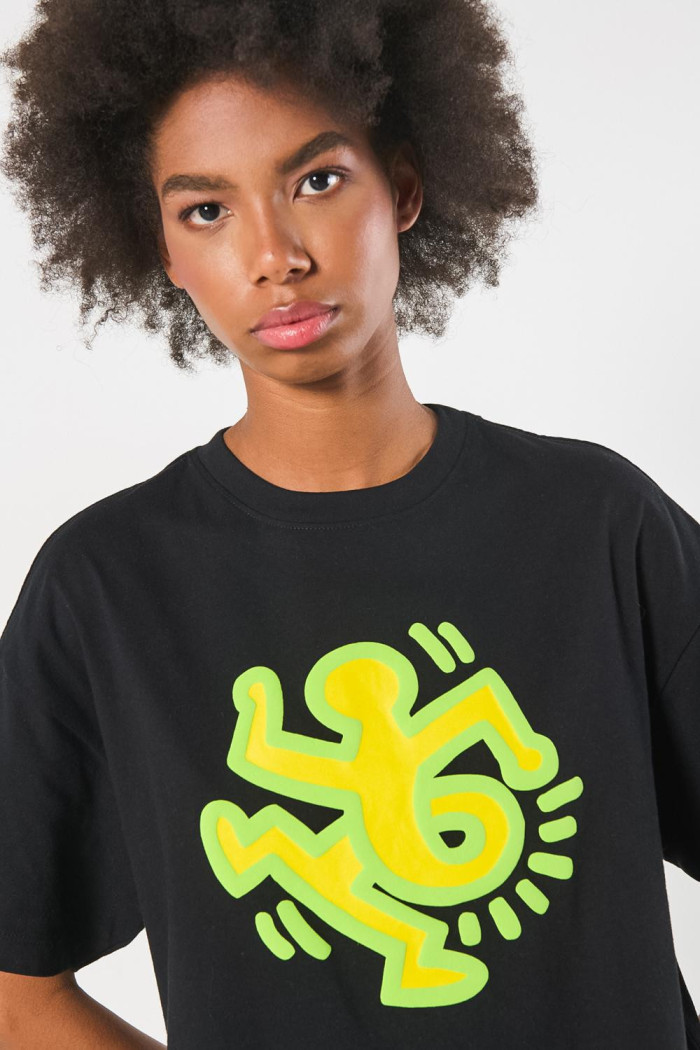 Camiseta manga corta negra oversize con arte de Keith Haring