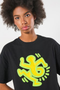 Camiseta manga corta negra oversize con arte de Keith Haring