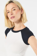 Camiseta en rib crema clara con manga ranglan corta