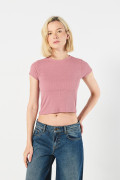 Camiseta en rib rosada oscura manga corta con texturas