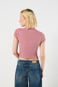 Camiseta en rib rosada oscura manga corta con texturas