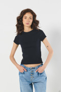 Camiseta azul intensa en rib manga corta con ajuste ceñido