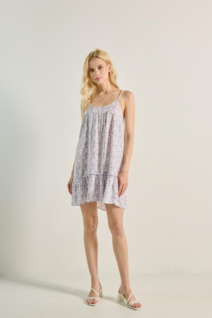 Vestido lila claro corto estampado con tiras y manga sisa