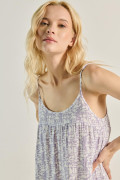 Vestido lila claro corto estampado con tiras y manga sisa