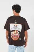 Camiseta unicolor con diseños de One Piece y manga corta