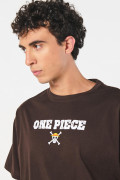 Camiseta unicolor con diseños de One Piece y manga corta