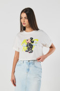 Camiseta crop top crema oversize con arte de Mickey