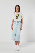 Camiseta crop top crema oversize con arte de Mickey