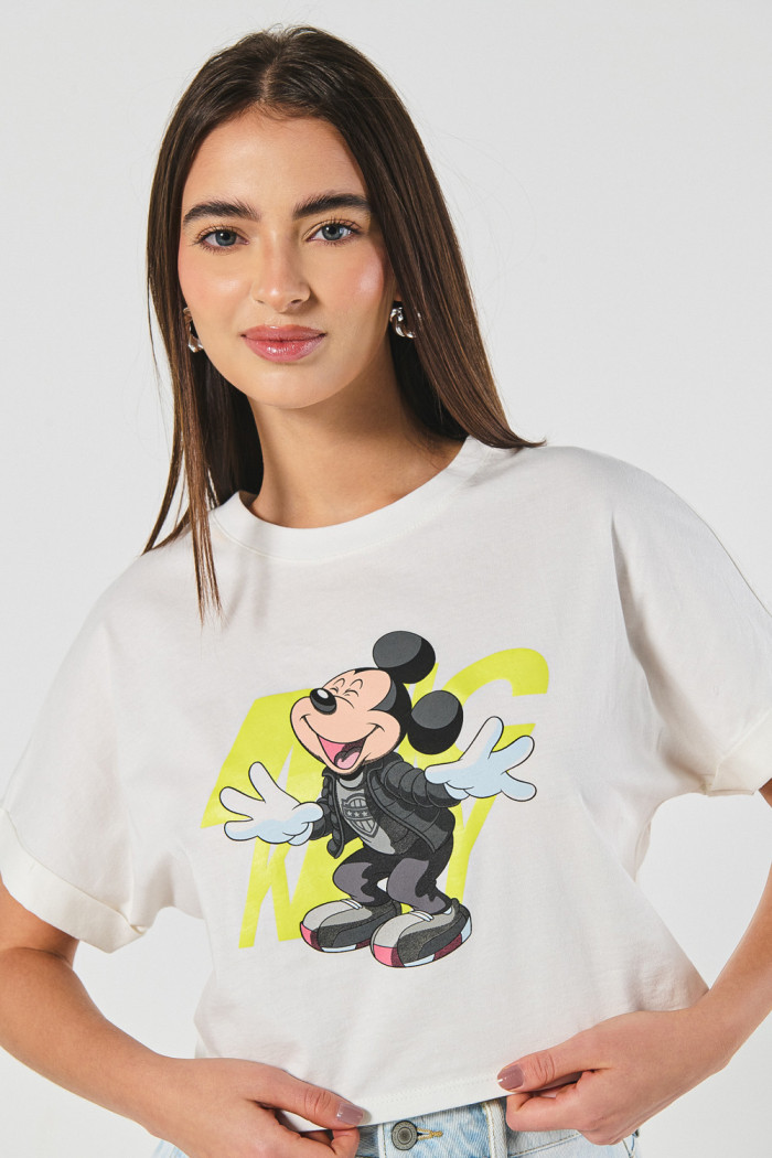 Camiseta crop top crema oversize con arte de Mickey