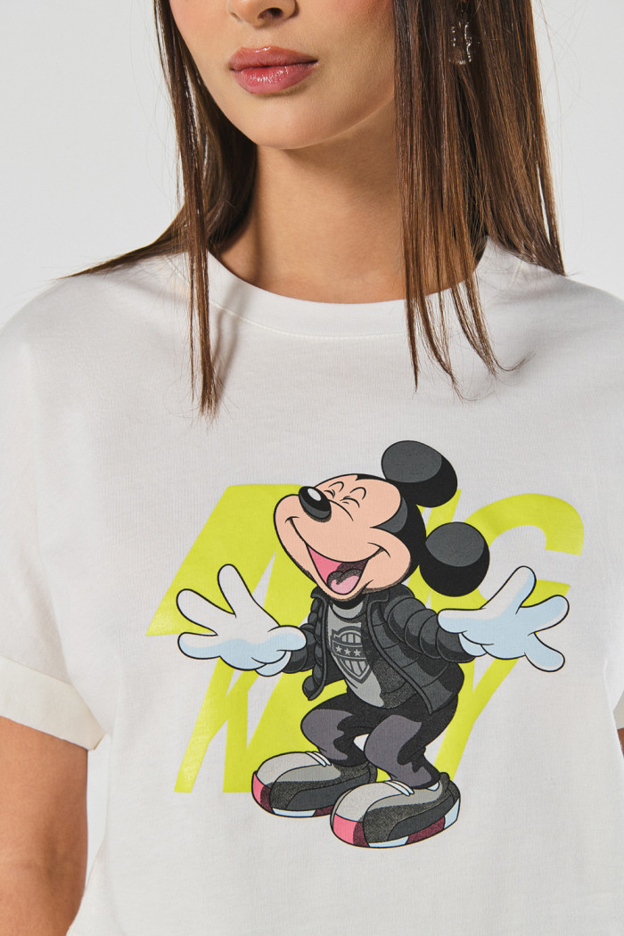 Camiseta crop top crema oversize con arte de Mickey