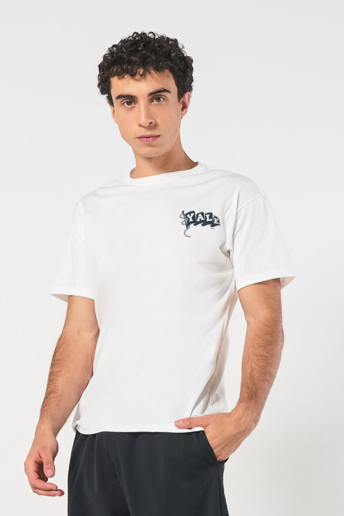 Camiseta crema clara cuello redondo con arte de Yale