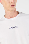 Camiseta cuello redondo crema clara con estampados cósmicos