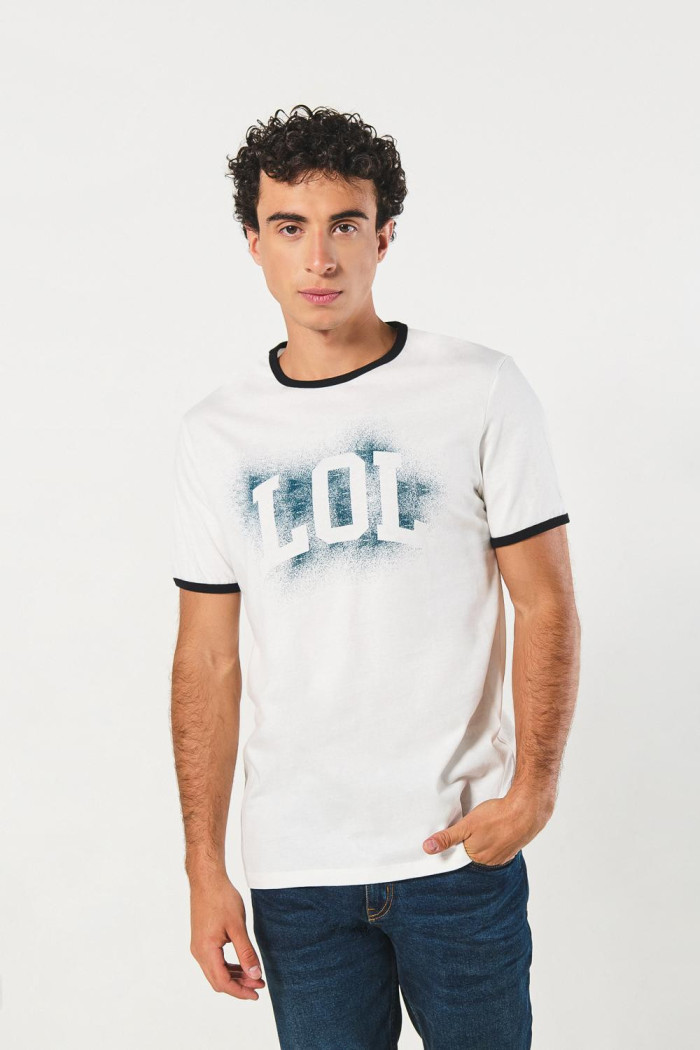 Camiseta college crema con cuello redondo y contrastes