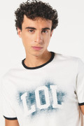 Camiseta college crema con cuello redondo y contrastes