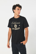Camiseta manga corta negra con texto college en frente