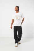 Camiseta manga corta crema con texto college en frente