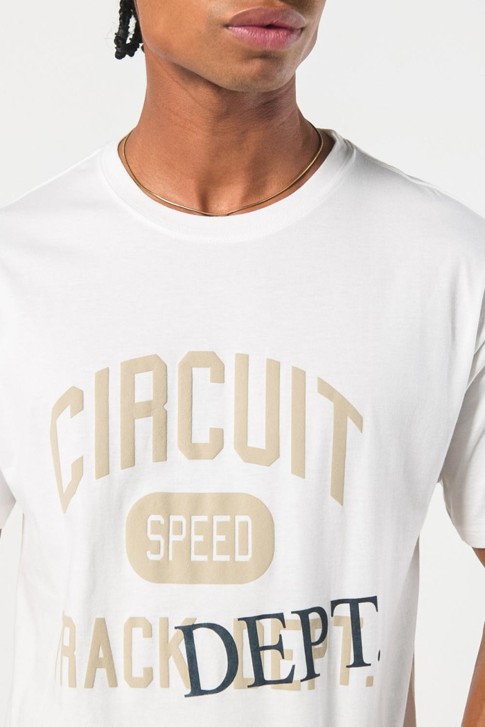 Camiseta manga corta crema con texto college en frente