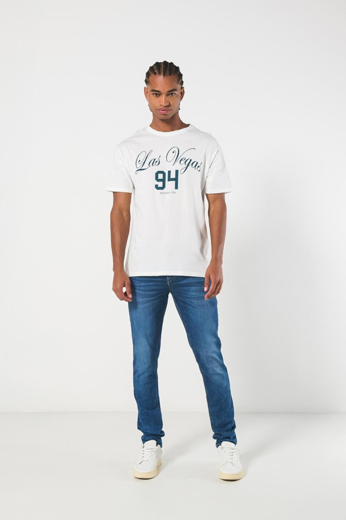 Camiseta crema manga corta con arte de Las Vegas