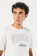 Camiseta en algodón crema college con cuello redondo