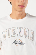 Camiseta en algodón crema college con cuello redondo