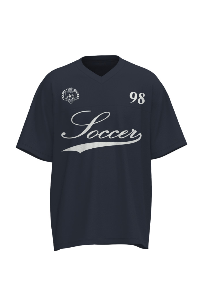 Camiseta oversize azul con cuello V y texto college
