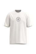 Camiseta crema cuello redondo con diseño college