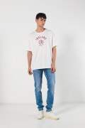 Camiseta oversize crema manga corta con textos college