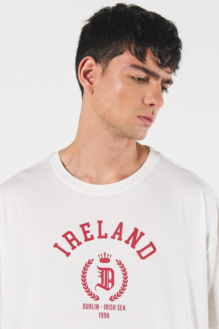 Camiseta oversize crema manga corta con textos college