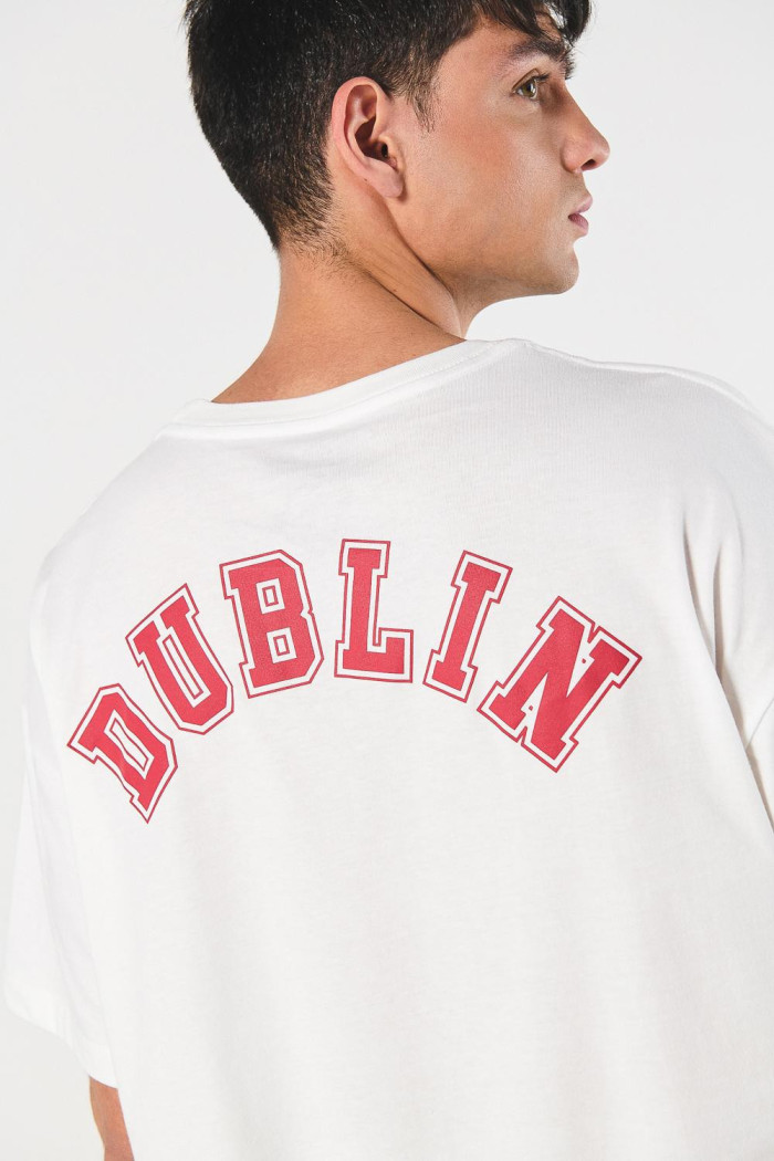 Camiseta oversize crema manga corta con textos college