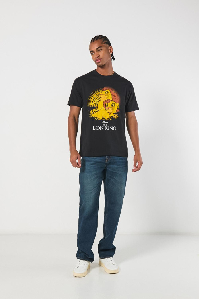 Camiseta negra manga corta con diseño del Rey León